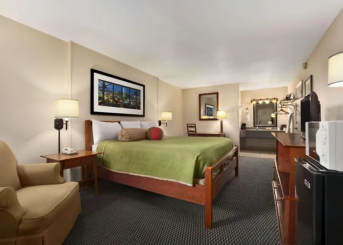 Travelodge By Wyndham New Orleans Harvey Hotel