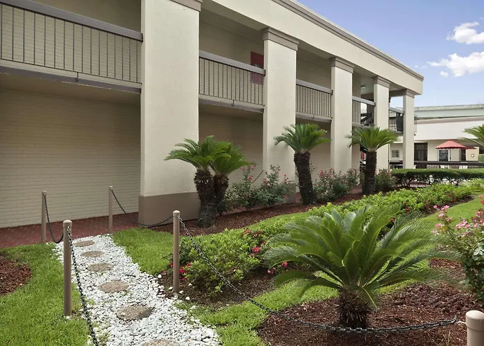 Travelodge By Wyndham New Orleans Harvey Hotel