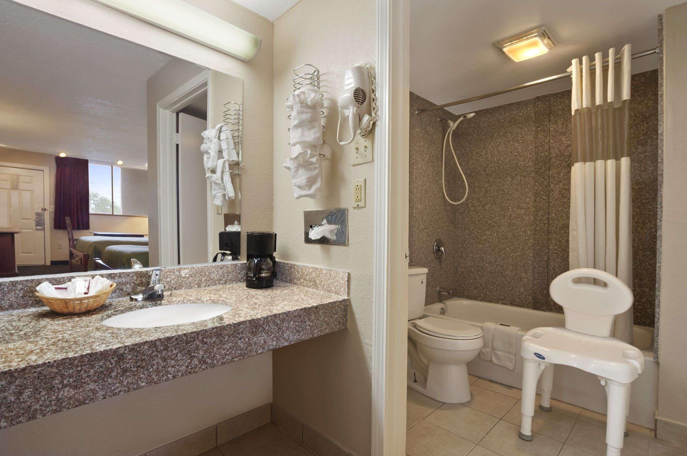 Travelodge By Wyndham New Orleans